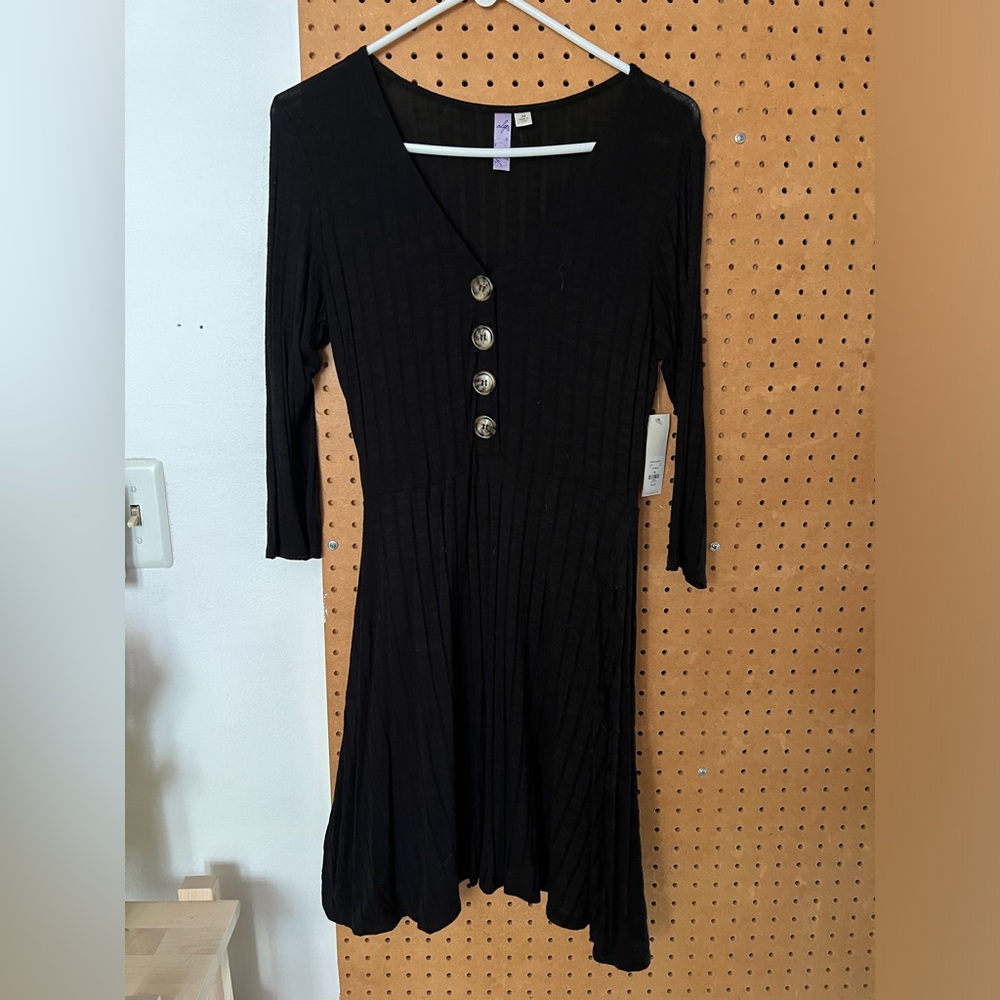 Francesca’s black dress